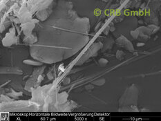SEM-afbeelding van antofillietasbest in kinetisch zand | © CRB Analyse Service GmbH